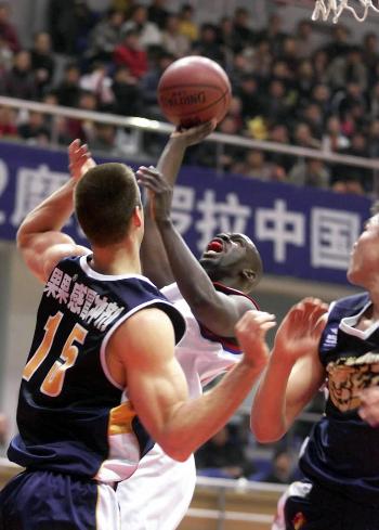 CBA广东宏远球员薪资大起底,那些藏在数字背后的故事 CBA广东宏远球员薪资大起底,那些藏在数字背后的故事